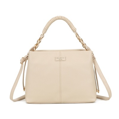 Mala de mão em pele bege clara com alças e etiqueta visível