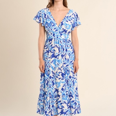 Vestido comprido azul e branco com padrão floral e decote em V profundo