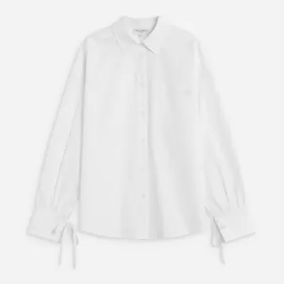 Camisa branca de manga longa com bolso frontal e laços nas mangas