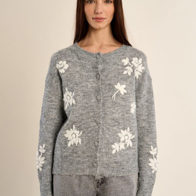 Camisola cardigan cinzenta com flores brancas bordadas