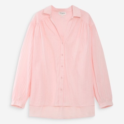 Camisa feminina rosa com botões e riscas subtis