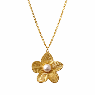 Colar com pendente floral dourado e pérola central