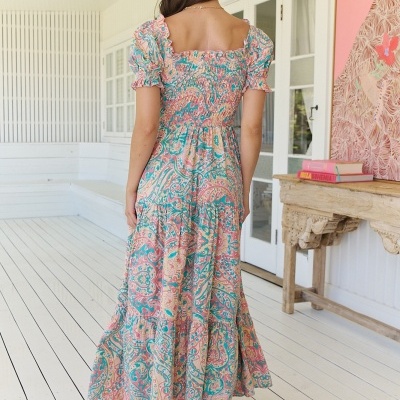 Vestido comprido floral com mangas curtas e decote quadrado visto de costas