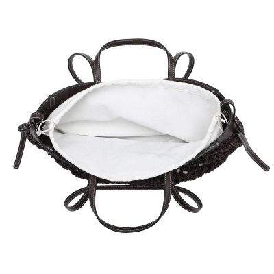 Mala de mão castanha escura com interior branco e alças castanhas