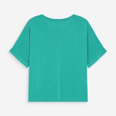 T-shirt de manga curta verde água vista da parte de trás