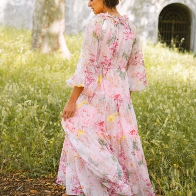 Vestido comprido feminino floral rosa com mangas 3/4