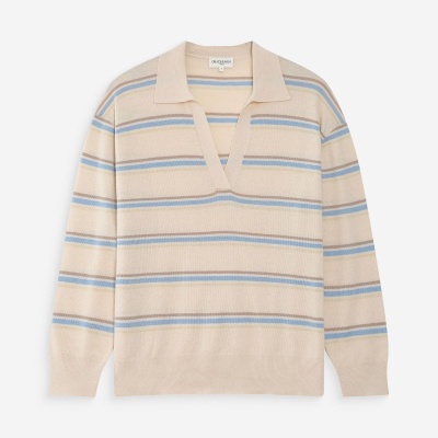 Camisa de malha com riscas horizontais, gola em bico aberta, etiqueta GRACE & MILA.