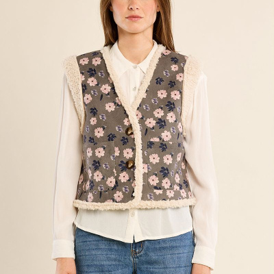 Colete floral feminino com detalhes em tecido peludo crème