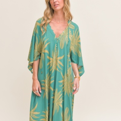 Vestido longo verde água com padrão floral dourado e botões na frente