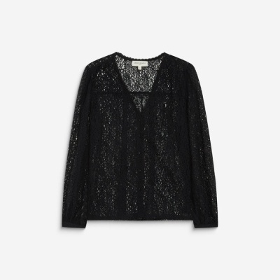 Blusa preta de renda feminina com decote em V e mangas compridas