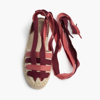 Alpercata bege com atacadores rosa e bordô e sola de corda