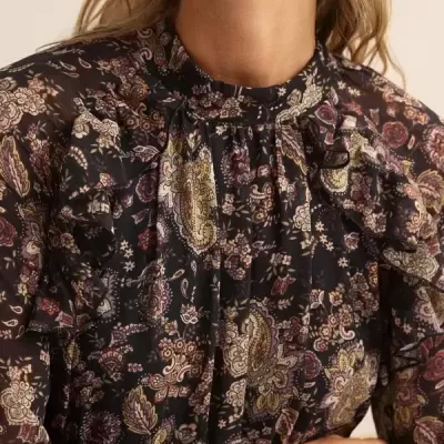 Blusa feminina estampada com babados e gola alta