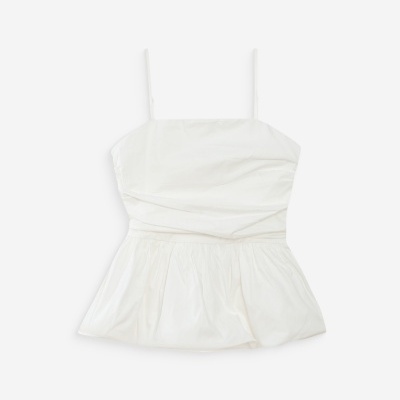 Top feminino branco com alças finas e saia franzida