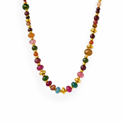 Colar de contas multicoloridas e douradas