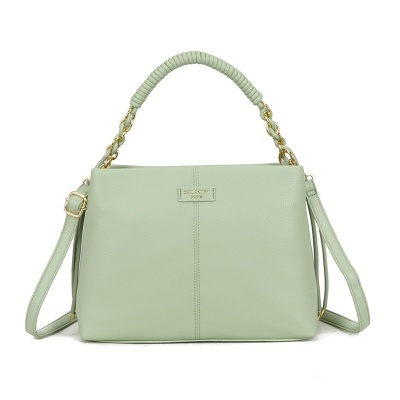 Mala de senhora verde claro com alça curta de corrente dourada e etiqueta DOLLAR SECRET BOUTIQUE