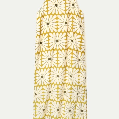 Vestido amarelo estampado com flores brancas e centro castanho
