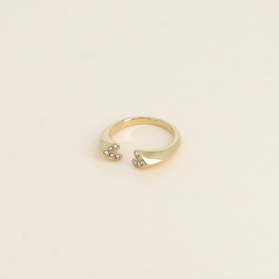 Anel dourado aberto com cristais transparentes