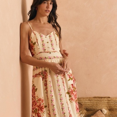 Vestido longo feminino creme com estampa floral rosa e verde