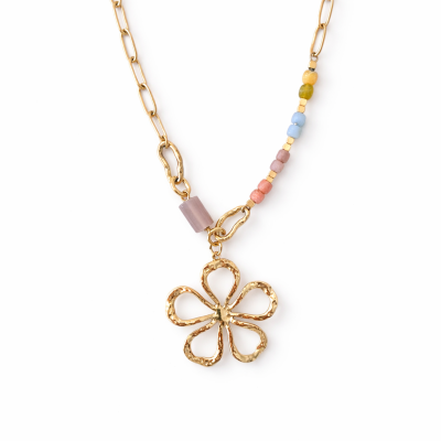 Colar dourado com pendente de flor e contas coloridas