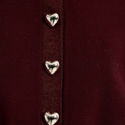 Cardigan bordô de malha com botões prateados em forma de coração
