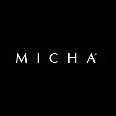 Logotipo MICHA em branco sobre fundo preto