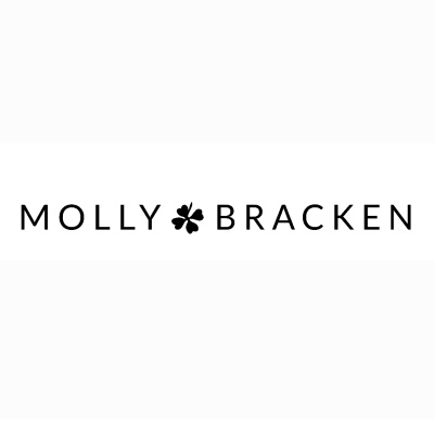 Logótipo MOLLY BRACKEN com trevo preto entre palavras em fundo branco