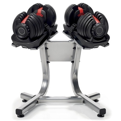 Par de halteres ajustáveis pretos e vermelhos com suporte metálico