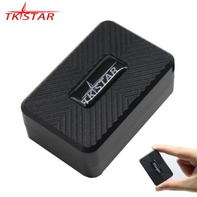 Dispositivo preto compacto com logótipo TKSTAR e textura geométrica