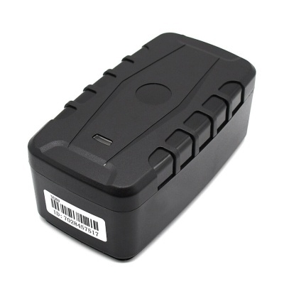 Dispositivo elétrico preto compacto com etiqueta e código de barras