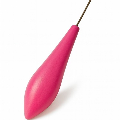 Objeto cónico rosado com haste fina marrom