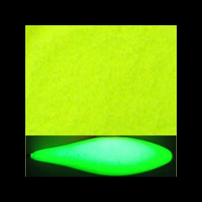 Objeto alongado verde fluorescente emitindo luz com fundo amarelo e preto