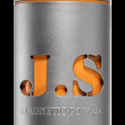 Frasco prateado de perfume J.S Magnetic Power com interior laranja