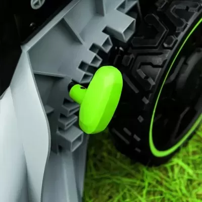 Roda preta com linha verde e borracha verde em suporte de plástico