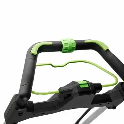 Aparelho de cortar relva preto e verde com alavanca de ajuste