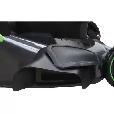 Podadora de relva com caixa de recolha preta e rodas verdes