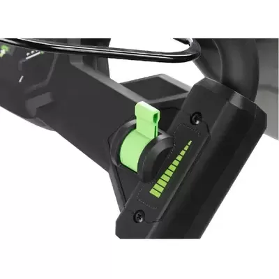 Comando de ajuste verde numa máquina de exercício com escala luminosa verde