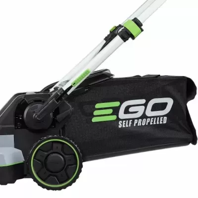 Corta-relva preto e verde com saco apanhador EGO SELF PROPELLED