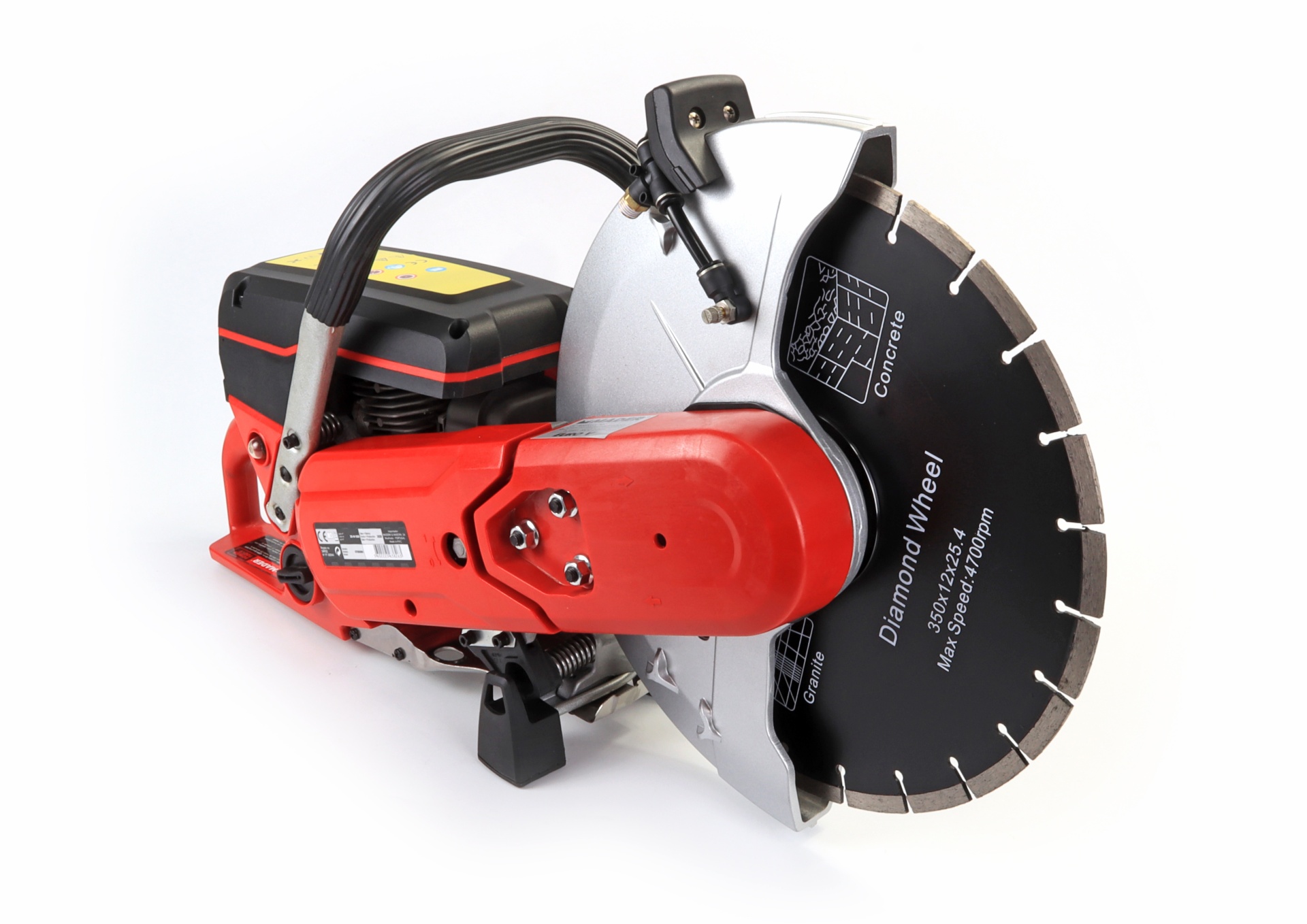 Serra circular elétrica vermelha e preta com lâmina de diamante preta com texto branco