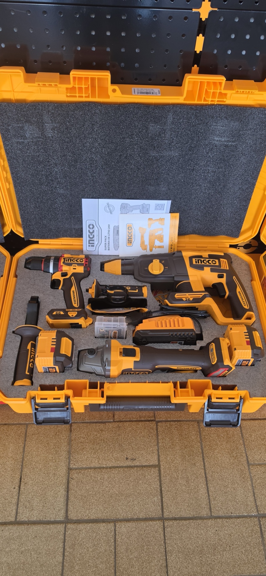 Pack Aparafusadora + Rebarbadora + Martelo Conjunto de ferramentas eléctricas INGCO em caixa amarela