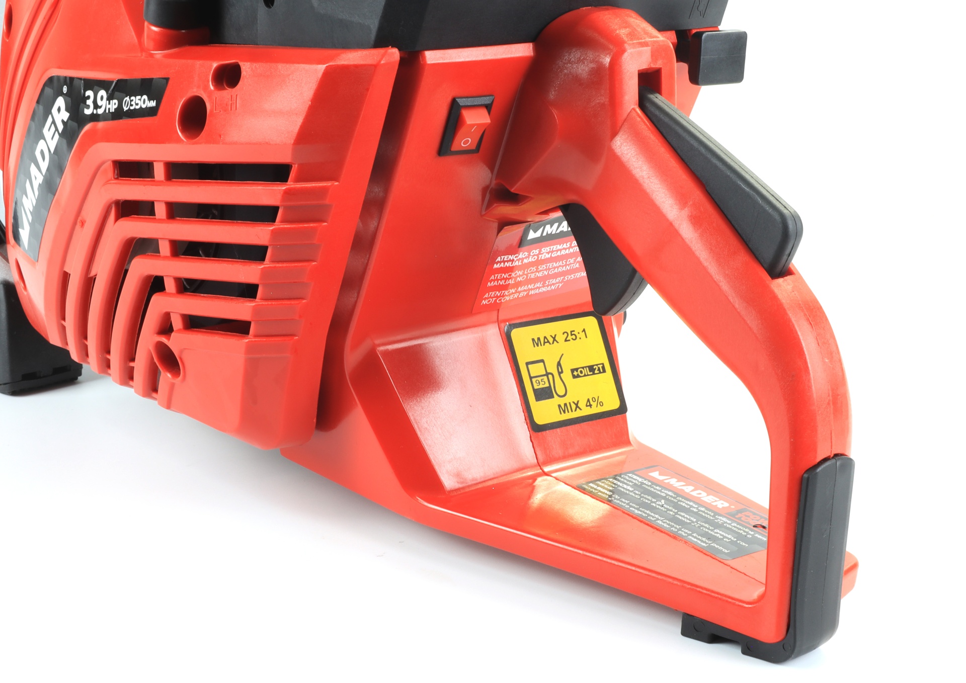 Parte de motosserra vermelha com etiquetas e botões