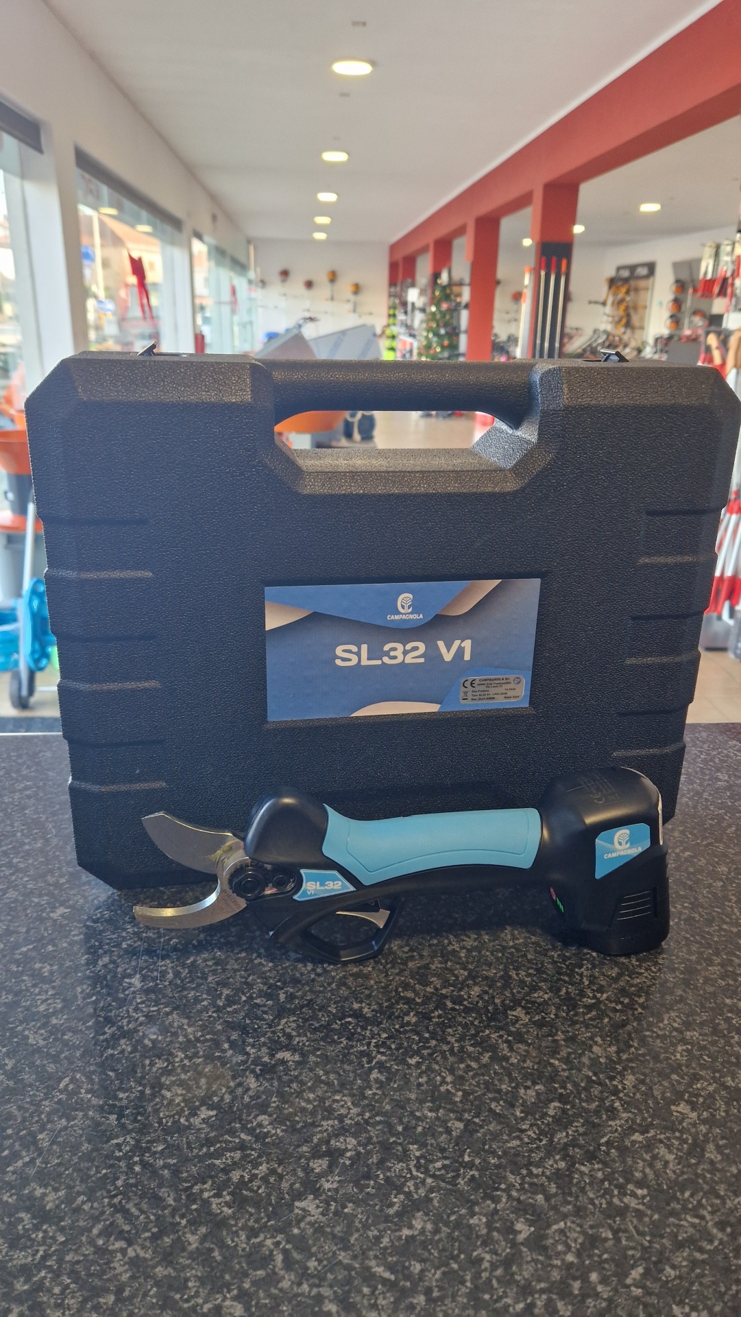 Tesoura CAMPAGNOLA SL32 V1 Tesoura eléctrica azul e preta com estojo preto marcado SL32 V1