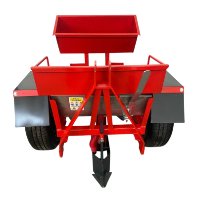 Carrinho agrícola vermelho com rodas negras e compartimento de carga