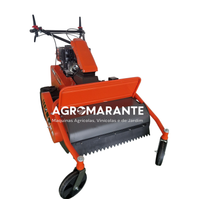 Máquina agrícola laranja com rodas pequenas e motor exposto