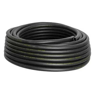 Manguera negra enrollada