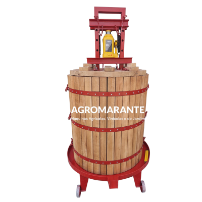 Prensa de madeira e metal para vinificação com alavanca hidráulica amarela e rodas, texto AGROMARANTE visível