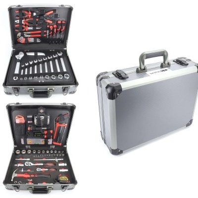 Estojo rígido cinzento com ferramentas manuais vermelhas e pretas marca MADER