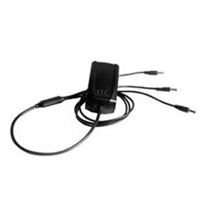 Carregador elétrico preto com cabos e conectores.