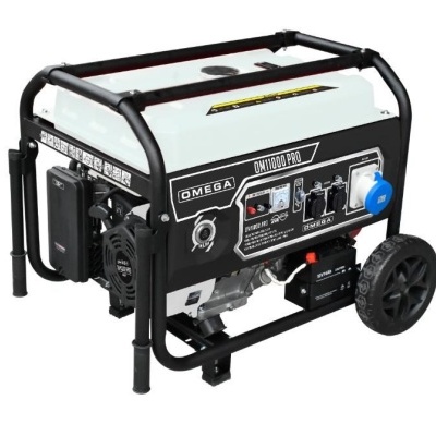 Gerador elétrico portátil OMEGA OM11000 PRO preto e branco com estrutura metálica e rodas