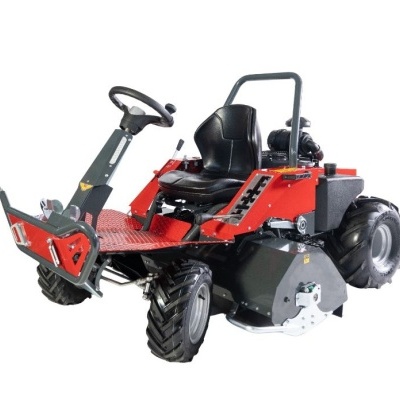 Cortador de relva vermelho e preto com assento em couro e volante