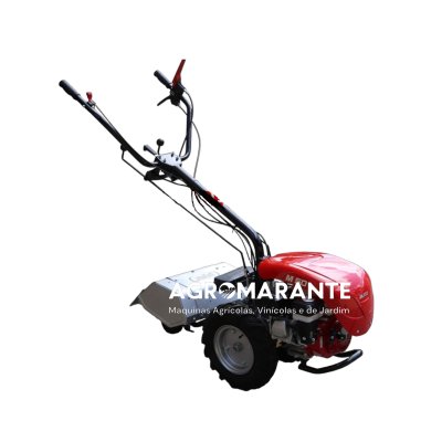 Motocultivador vermelho e preto com uma roda e proteção metálica